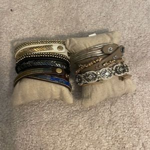8 Stella & Dot bracelets—pillows included!